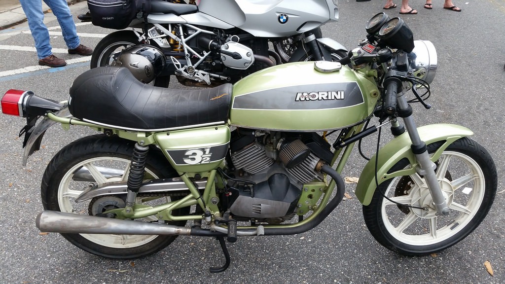 Article : Comment les motos et les call-box ont changé la vie des camerounais